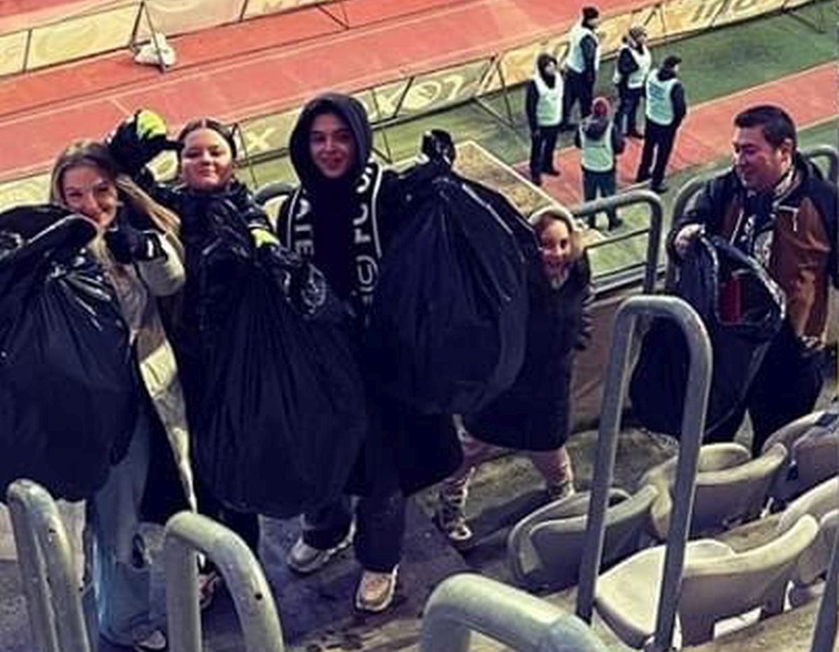 „Japonezii” de la Cluj » Imaginile week-end-ului în Liga 1, fanii au strâns gunoaiele din stadion: „Era de așteptat să se întâmple asta în Ardeal”