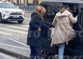 Simona Halep, zărită pe Champs-Élysées în ziua în care a aflat data audierii » Din magazinul sponsorului, direct într-un taxi de lux! Avem imaginile
