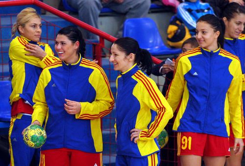 Cristina Vărzaru (centru-dreapta) la echipa națională
Foto: Imago