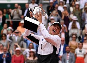 Iga Swiatek, învingătoare la Roland Garros și Turneul Campioanelor, declarată Jucătoarea Anului 2023