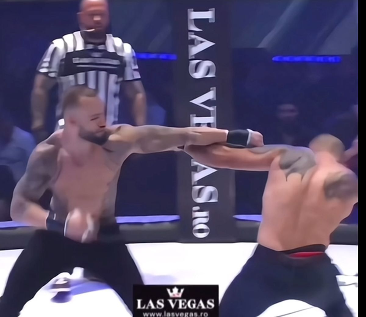 Yamato Zaharia - Ovidiu Neveu, cea mai așteptată luptă RXF, s-a terminat într-un cor de fluierături » „Ploaie” de sticle aruncate din tribune! Ce a declanșat haosul