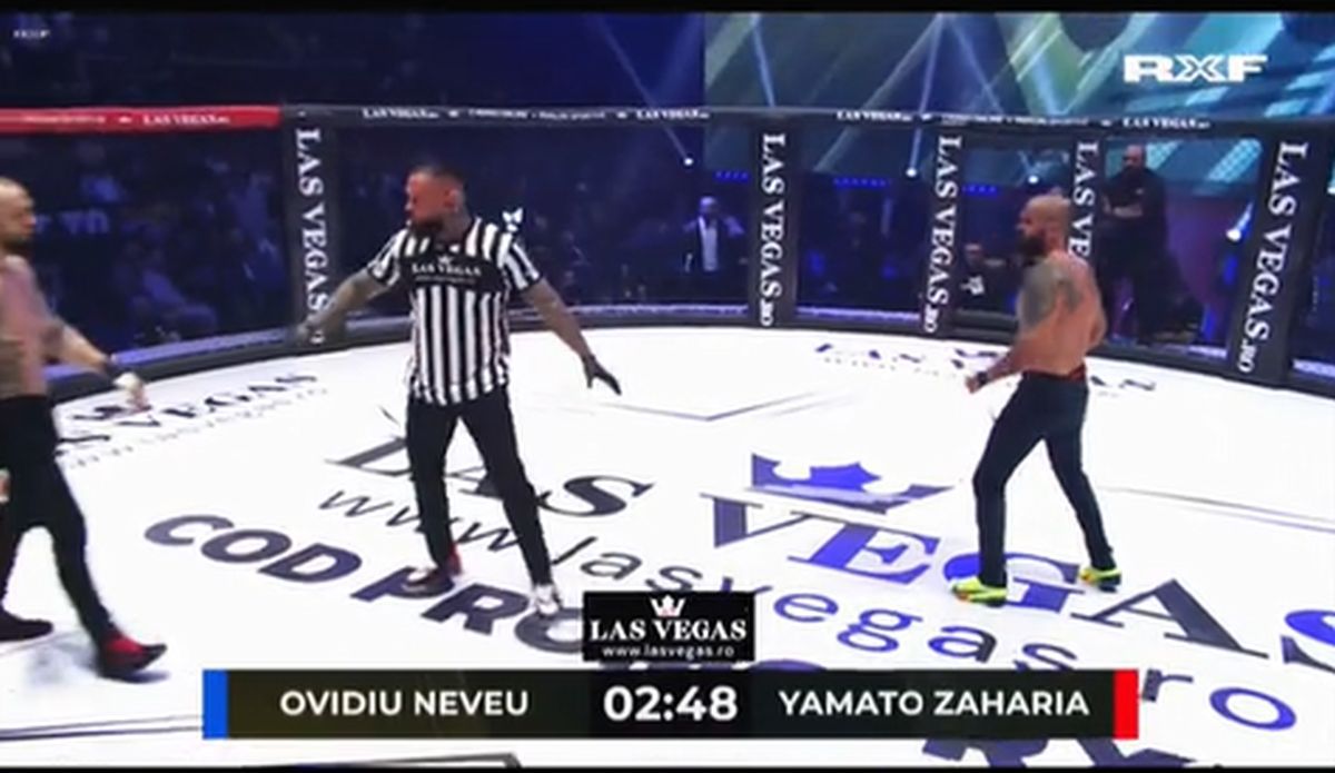 Yamato Zaharia - Ovidiu Neveu, cea mai așteptată luptă RXF, s-a terminat într-un cor de fluierături » „Ploaie” de sticle aruncate din tribune! Ce a declanșat haosul