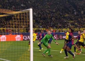 De pe gazon direct la spital! Vedeta Borussiei Dortmund, accidentare horror! Suspect de fractura gleznei