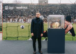 Cum întrețin ucrainenii flacăra rezistenței: Andrei Shevchenko și-a expus Balonul de Aur în Ucraina. Expoziție la Kiev și în toată țara