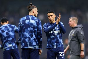 Colegul lui Radu Drăgușin de la Tottenham și-a șters contul de Instagram după ce a fost jignit de suporteri