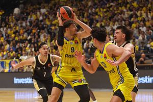 După doi ani și două luni, Maccabi Tel Aviv a jucat din nou acasă, în Euroligă: „O seară cu adevărat specială”