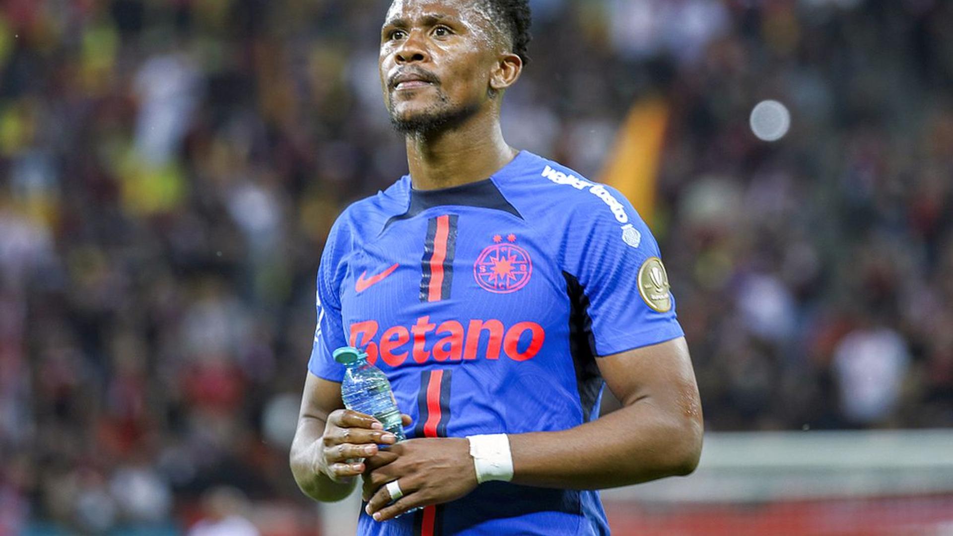 Mihai Stoica discutând despre transferuri FCSB în biroul clubului, cu referire la situația lui Siyabonga Ngezana și planurile de mercato. | sursa foto: Gazeta Sporturilor Mihai Stoica discutând despre transferuri FCSB în biroul clubului, cu referire la situația lui Siyabonga Ngezana și planurile de mercato. | sursa foto: Gazeta Sporturilor