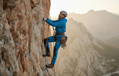 Echipamente de Protecție în Sporturile de Performanță: Cum se Protejează Atleții de Top?