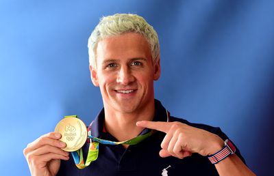 Probleme pentru un mare campion din înot » Și-a scos la licitație trei medalii olimpice