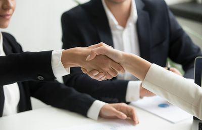 România se aliniază tendințelor financiare globale, pe măsură ce investitorii internaționali observă relevanța crescândă a monedei naționale