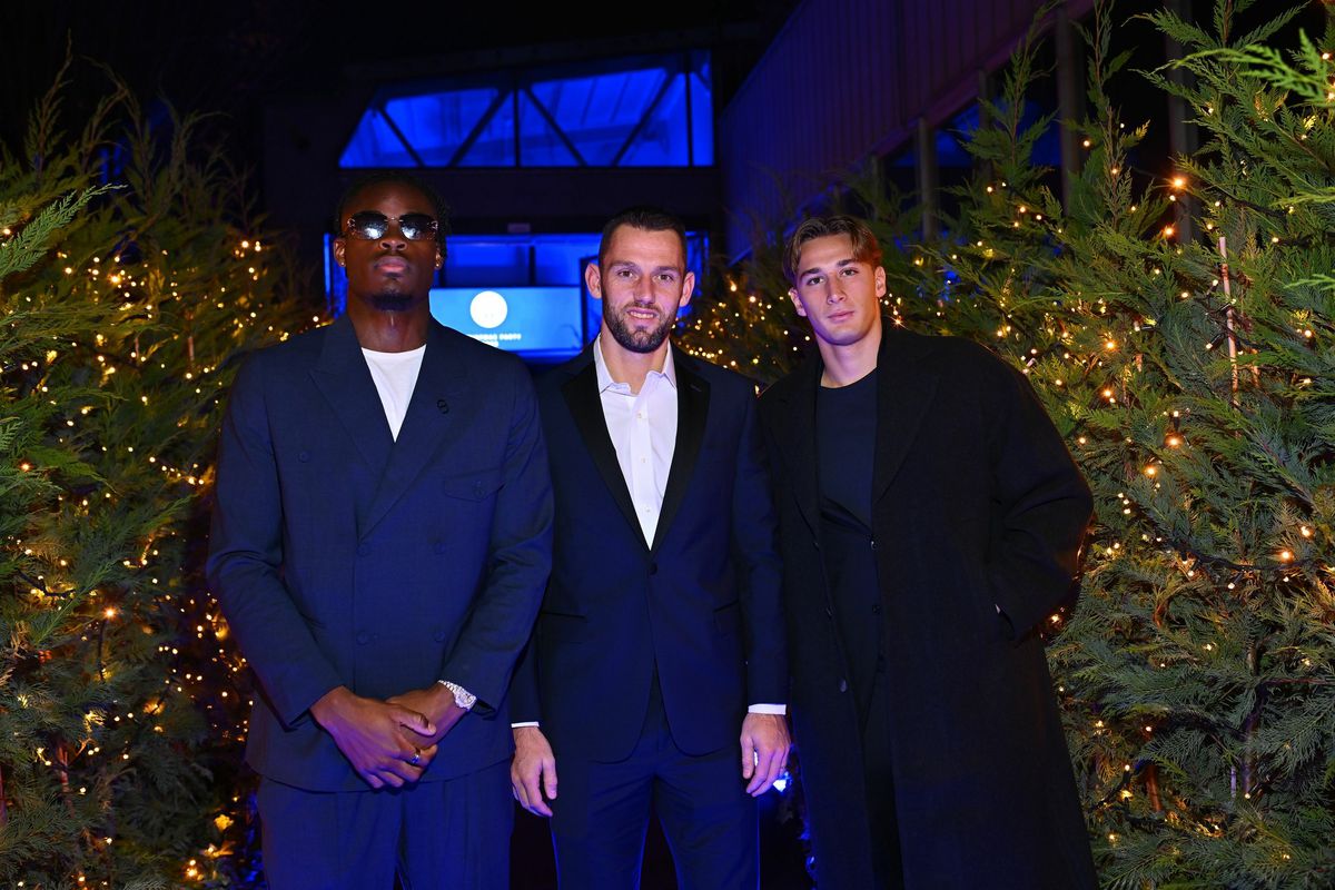 Apariție rară » Cristian Chivu, alături de soție și cele două fiice la petrecerea de Crăciun a Interului