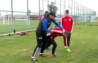 SEPSI // VIDEO+FOTO EXCLUSIV Gest neașteptat la antrenamentul lui Sepsi: Leo Grozavu a pus la pământ un jucător!