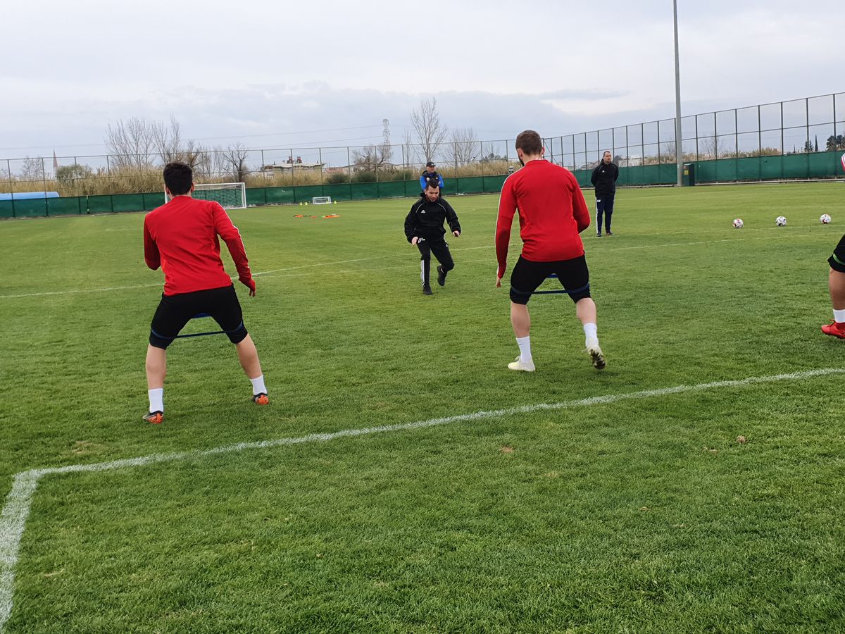 SEPSI // VIDEO+FOTO EXCLUSIV Gest neașteptat la antrenamentul lui Sepsi: Leo Grozavu a pus la pământ un jucător!