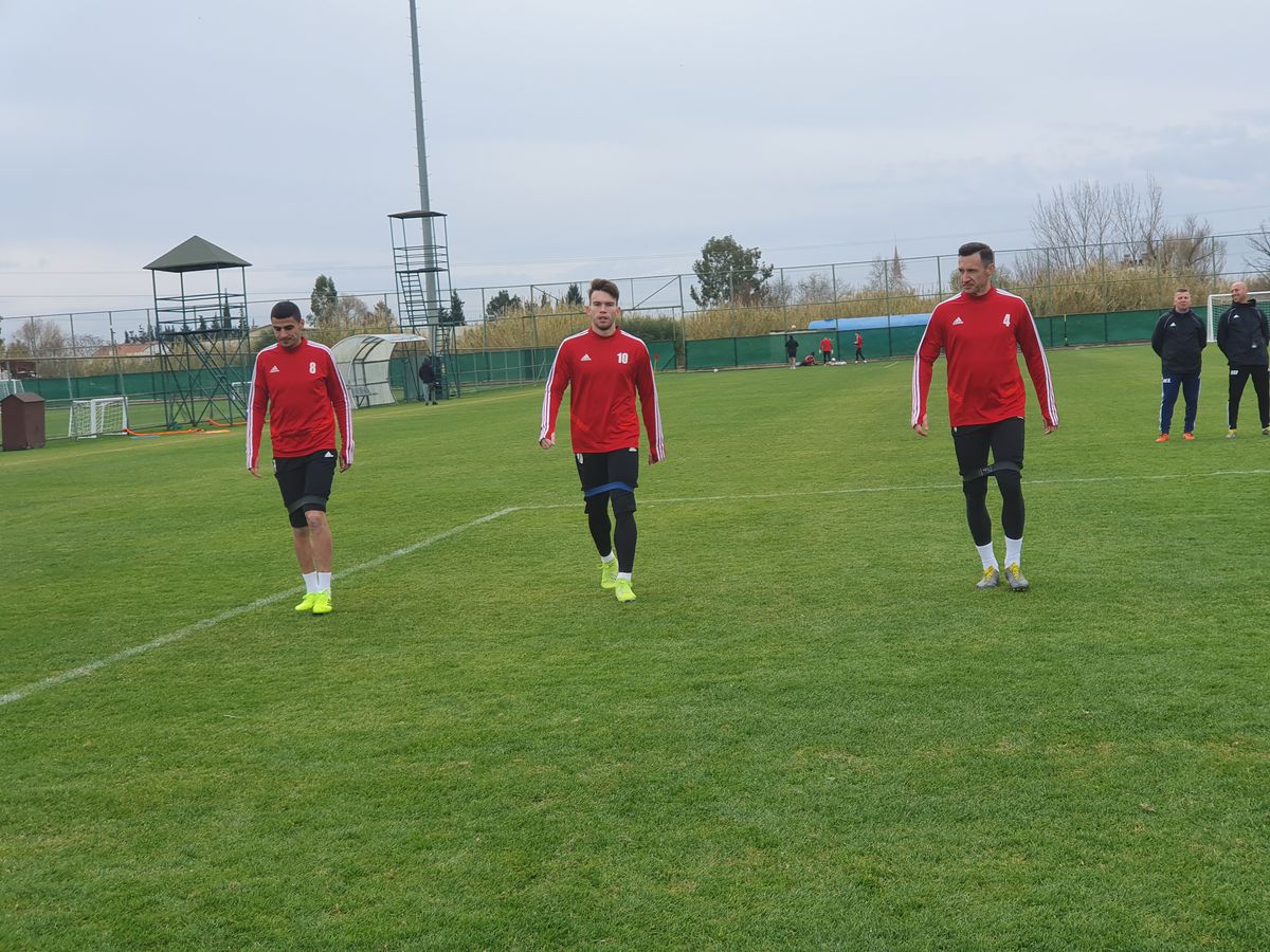 SEPSI // VIDEO+FOTO EXCLUSIV Gest neașteptat la antrenamentul lui Sepsi: Leo Grozavu a pus la pământ un jucător!