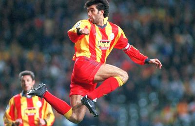 Hakan Sükür e șofer pe UBER în America și vinde cărți! A plecat din Turcia din cauza președintelui Erdogan