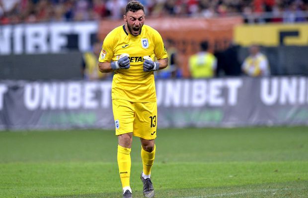 CRAIOVA // Mihai Rotaru a făcut anunțul! Ce face cu jucătorii pe care Victor Pițurcă și ultrașii au cerut să fie dați afară