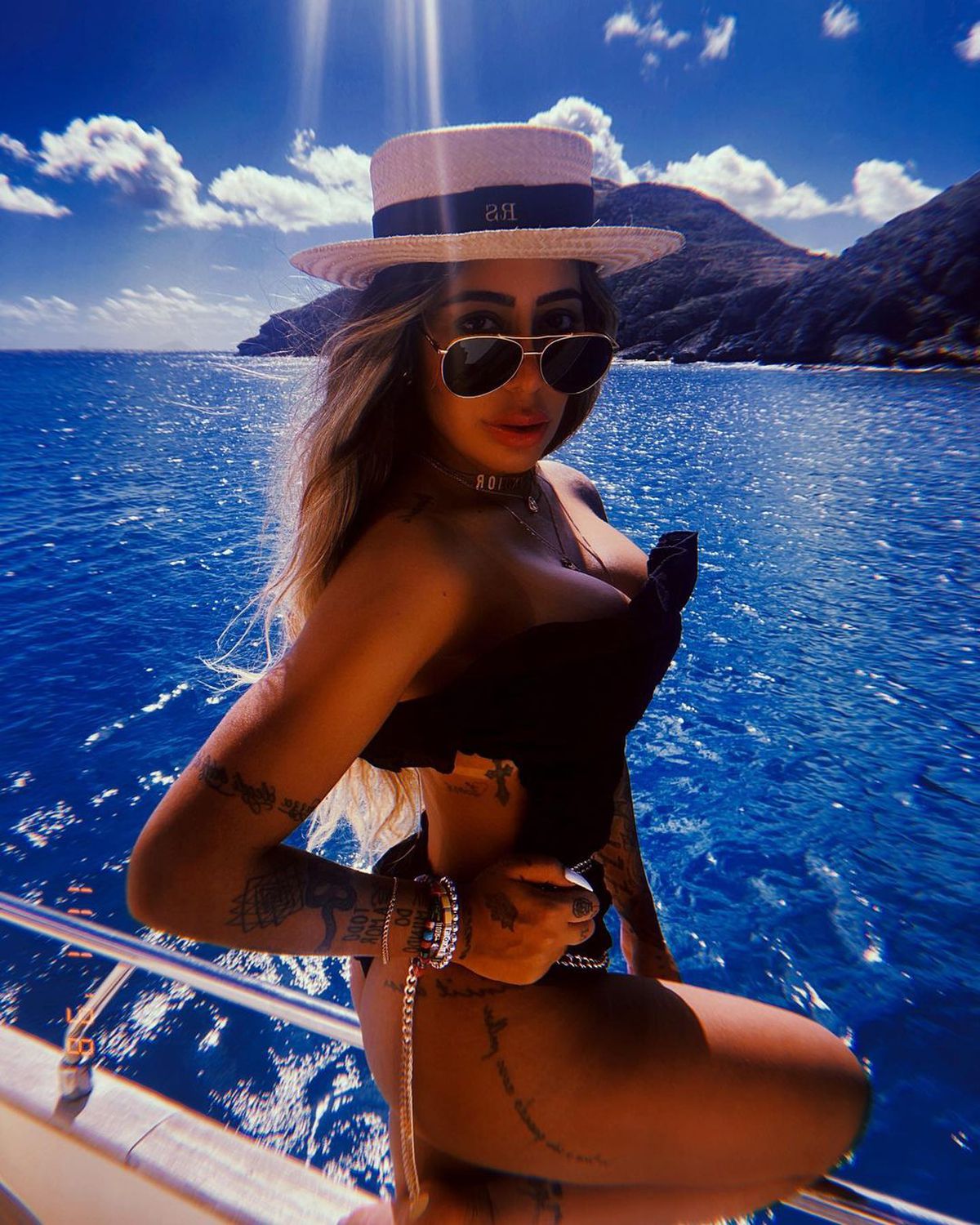 FOTO Sora lui Neymar, apariție spectaculoasă alături de prietenele ei pe cea mai la modă insulă