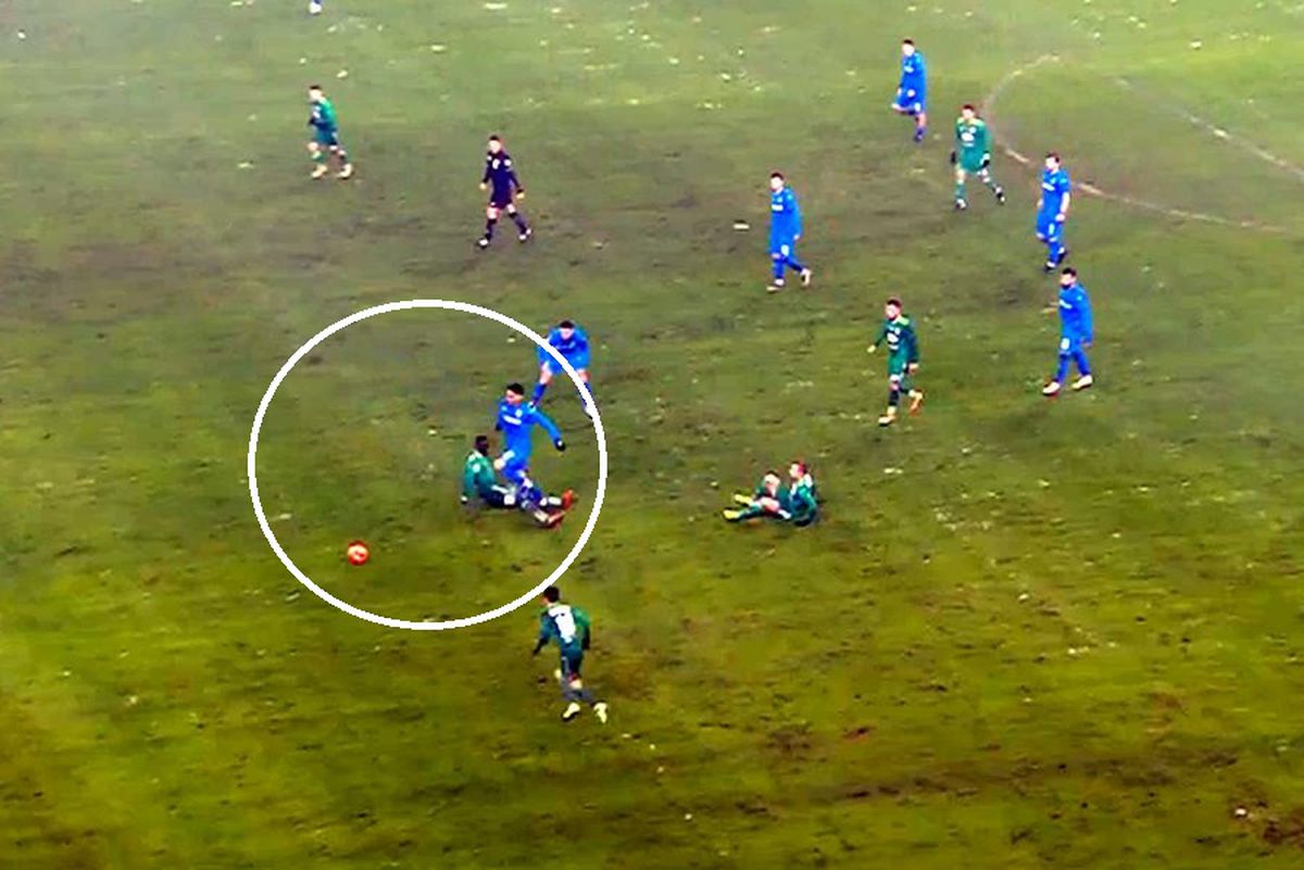 Un jucător de la Sepsi, criticat dur după meciul cu Craiova: „Zece etape de suspendare” » Nu l-a iertat nici propriul antrenor: „Zici că e posedat”