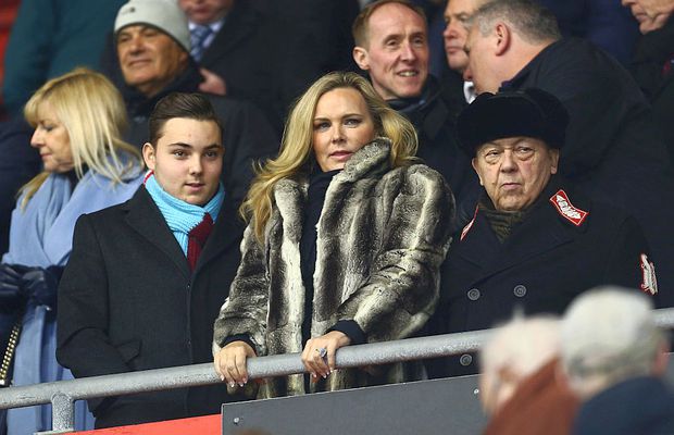 Un club din Premier League e condus de o fostă actriță de filme pentru adulți! Soțul ei a pus-o în conducere