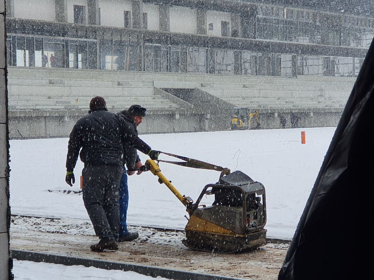 VIDEO Imagini amuzante: Bogdan Mitrea, „reporter” în cantonamentul lui Sepsi » L-a luat la întrebări pe Leo Grozavu