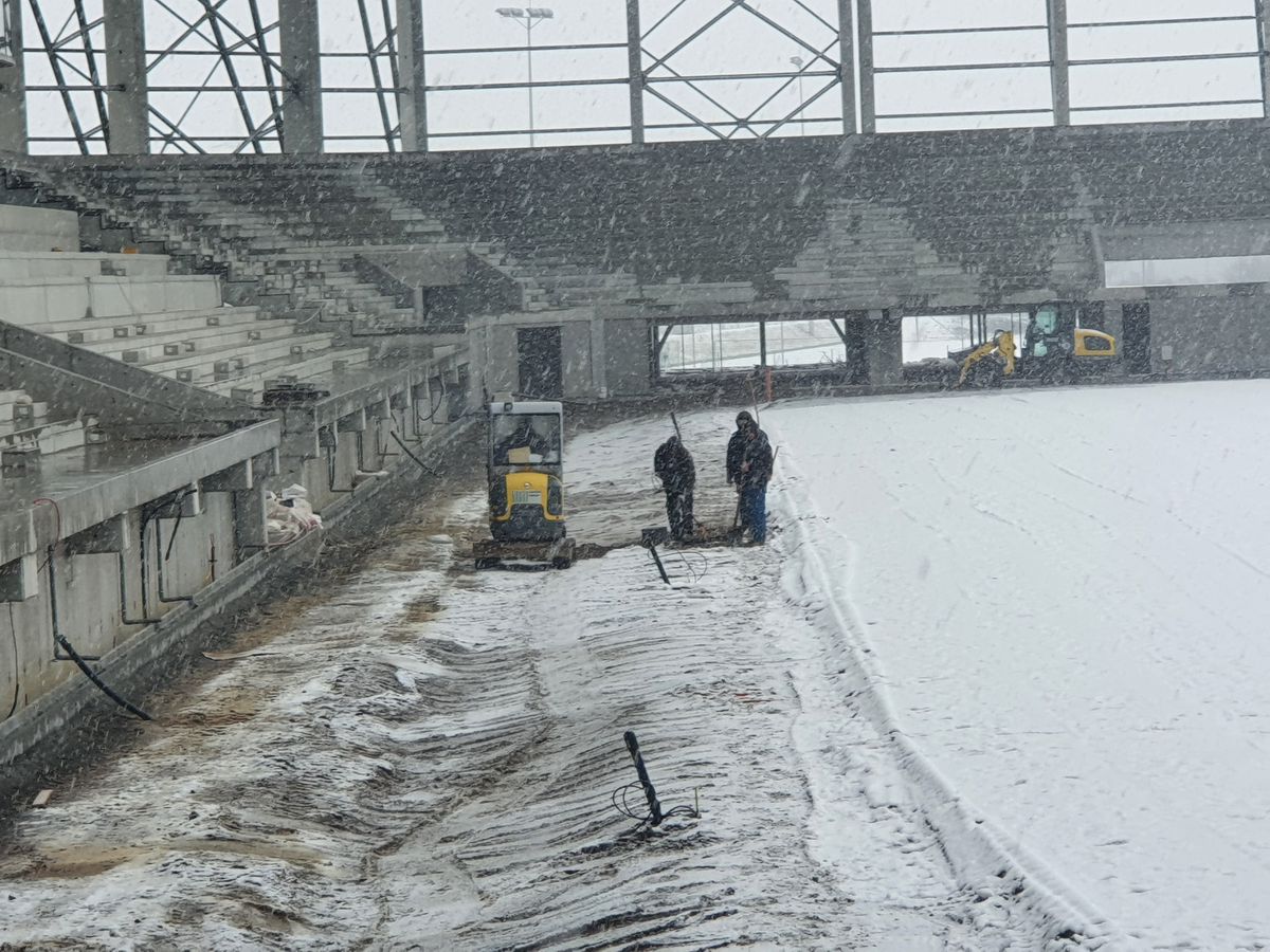 VIDEO Imagini amuzante: Bogdan Mitrea, „reporter” în cantonamentul lui Sepsi » L-a luat la întrebări pe Leo Grozavu