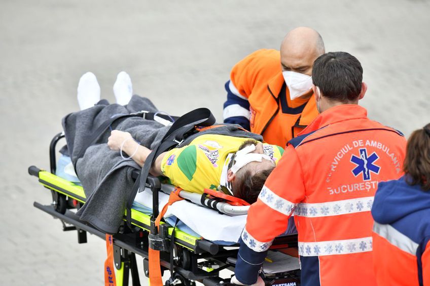 Bogdan Rusu, transportat la spital după accidentarea suferită în amicalul cu Dinamo / Sursă foto: Cristi Preda (GSP)