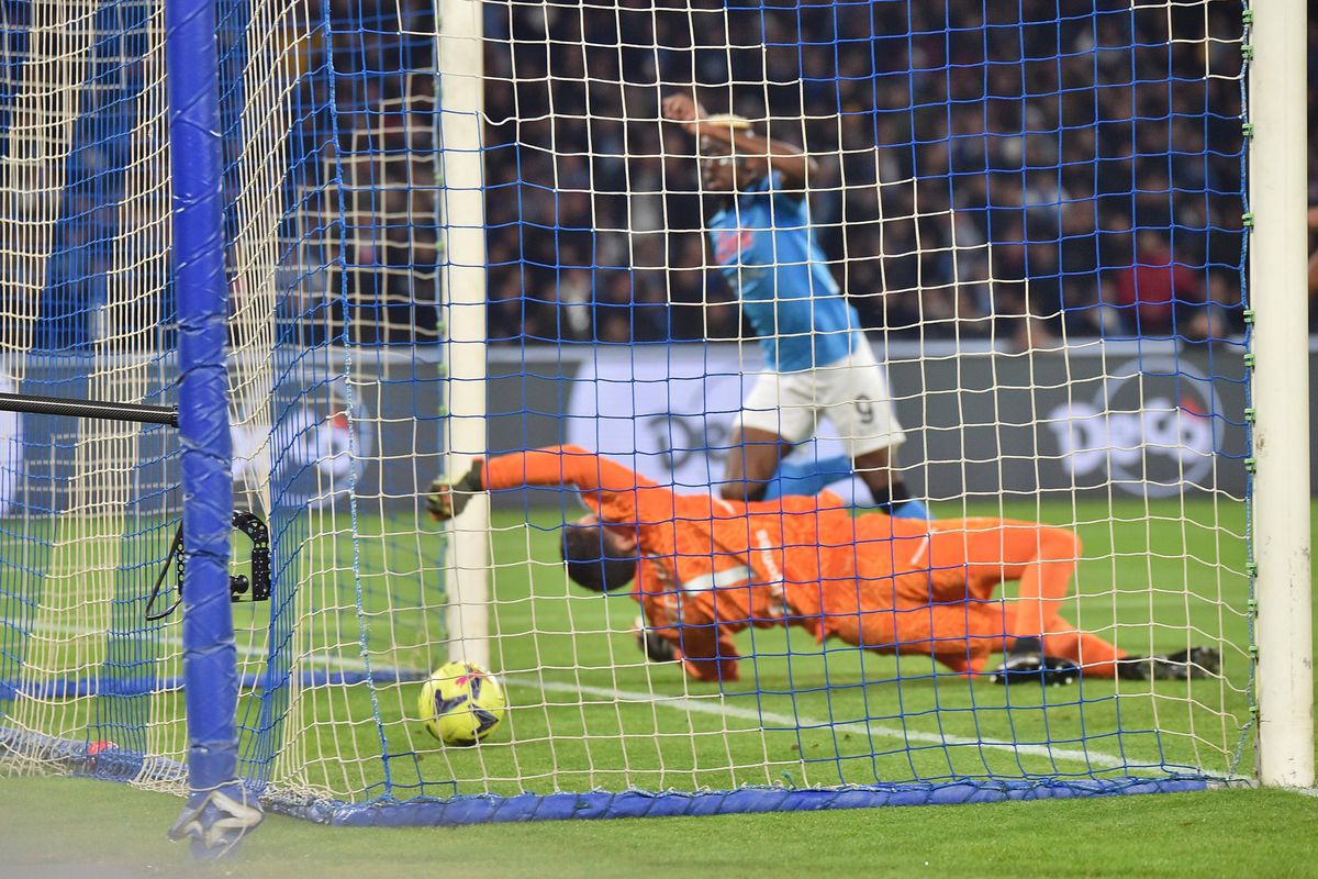 Napoli a spulberat-o pe Juventus » Seară de vis pe stadionul „Diego Armando Maradona”