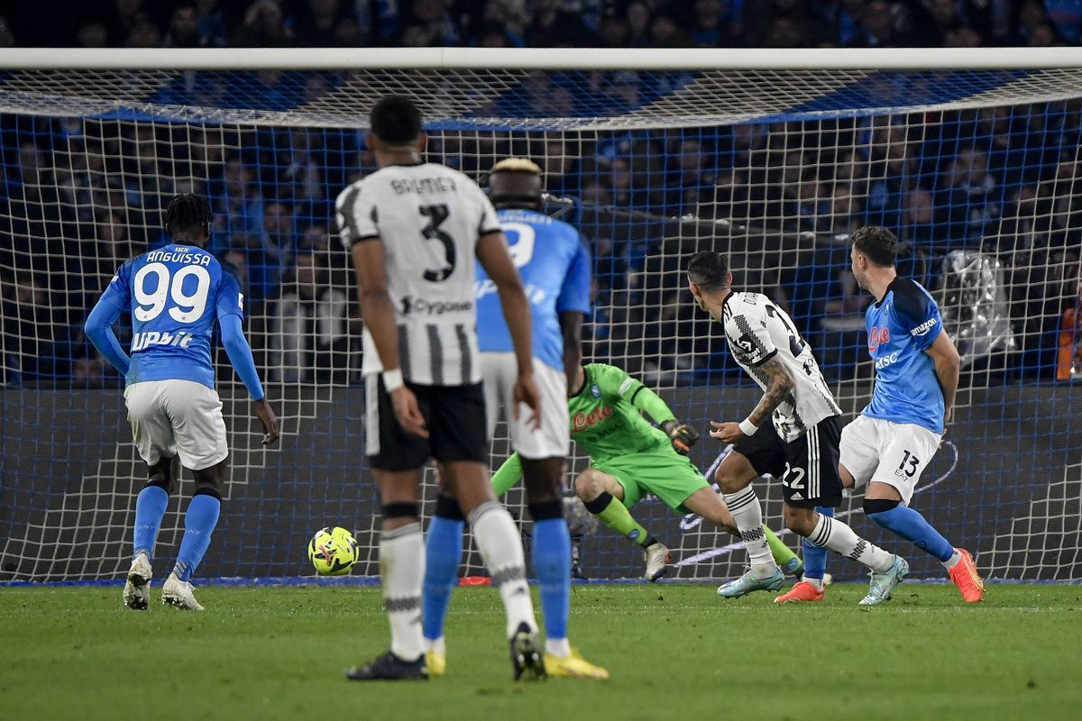 Napoli a spulberat-o pe Juventus » Seară de vis pe stadionul „Diego Armando Maradona”