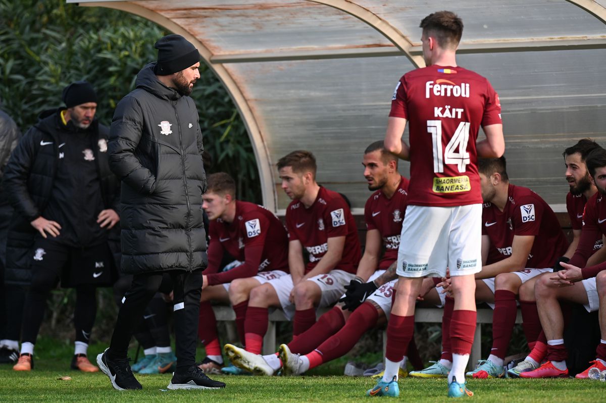 Fotbal printre căpșuni și salate! Imagini inedite din dronă: ce se afla lângă terenul de joc al Rapidului