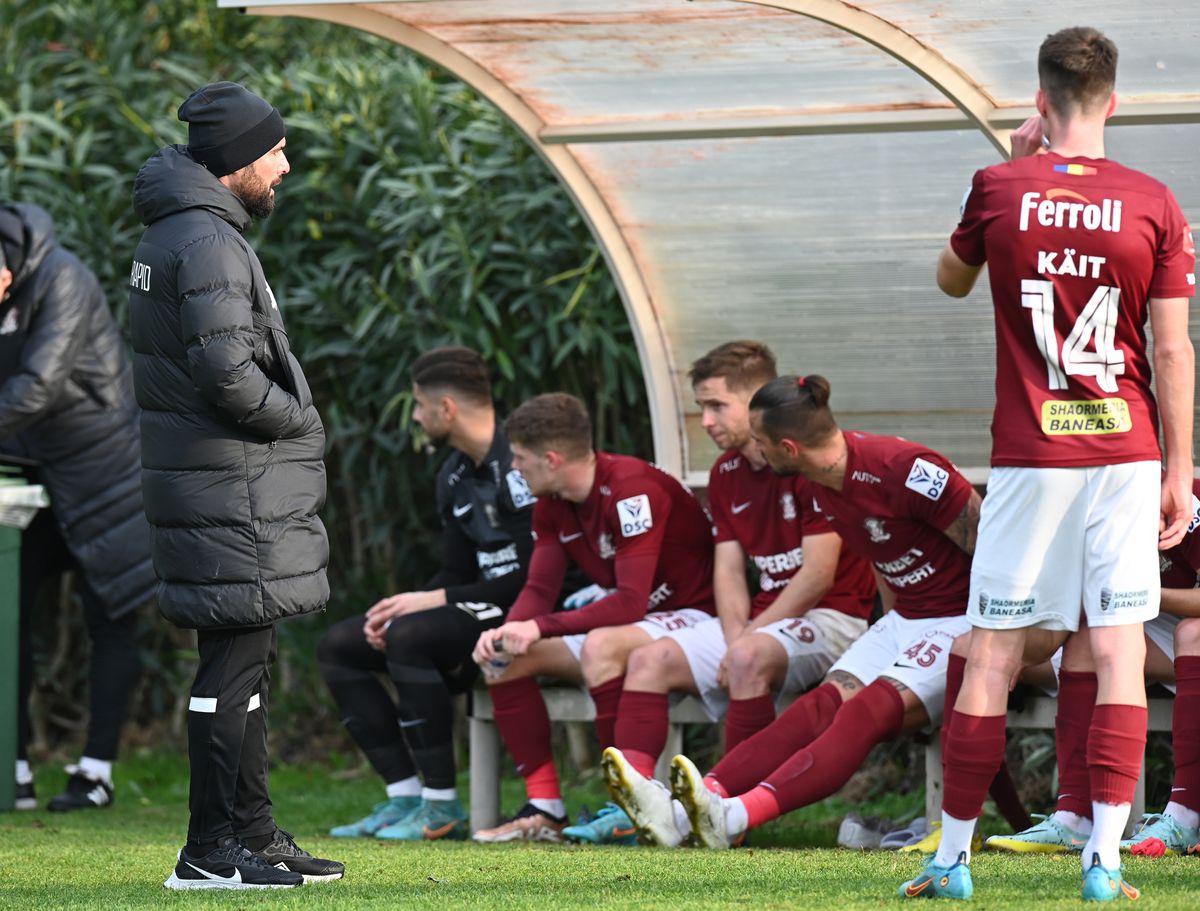 Fotbal printre căpșuni și salate! Imagini inedite din dronă: ce se afla lângă terenul de joc al Rapidului