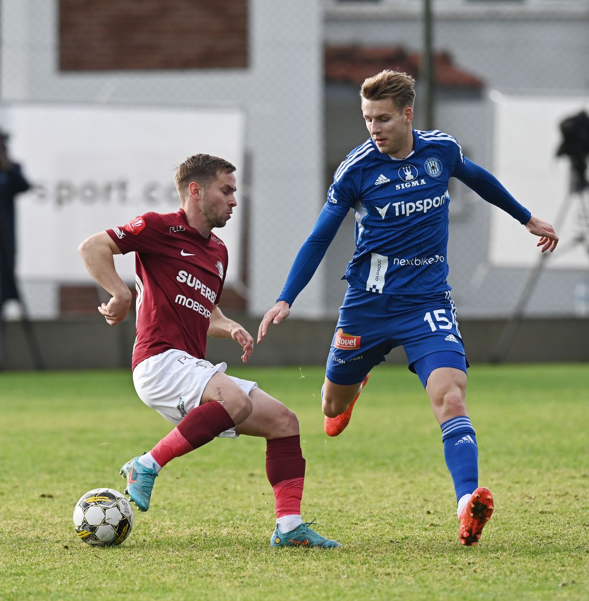 Fotbal printre căpșuni și salate! Imagini inedite din dronă: ce se afla lângă terenul de joc al Rapidului