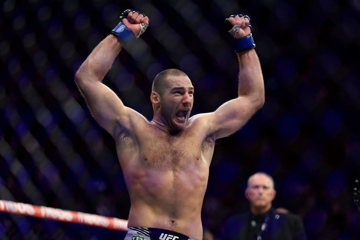 Cel mai dur luptător al planetei a început să plângă » Dezvăluiri traumatizante: „Mă agățam de piciorul mamei, nenorocitul voia să o ardă cu acid. Cum să existe un Dumnezeu?”