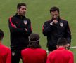 Carlos Menendez, în dreapta, în  perioada în care lucra alături de Simeone / Sursă foto: Pere Punti / Mundo Deportivo