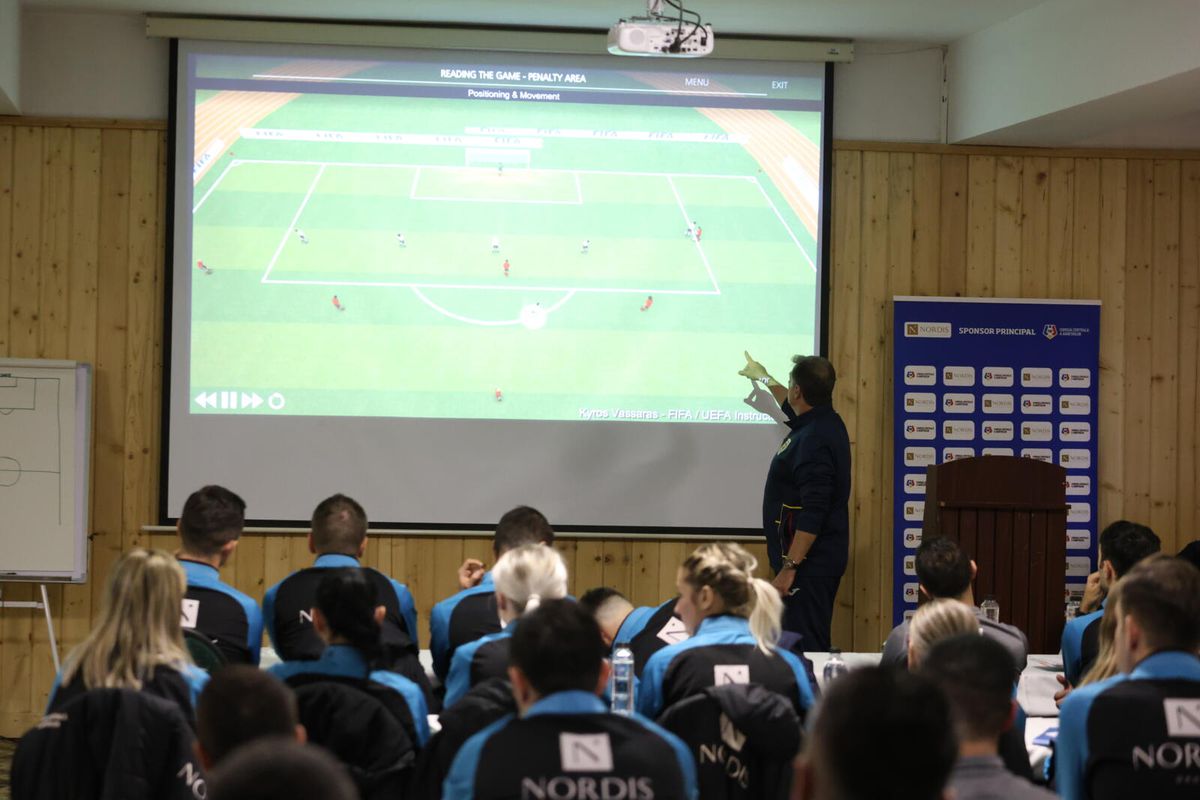 Ca în Epoca de gheață » Arbitrii sunt gata de reluarea Ligii 1, după ce-au dat testele la -10 grade Celsius. Două nume noi pe lista FIFA