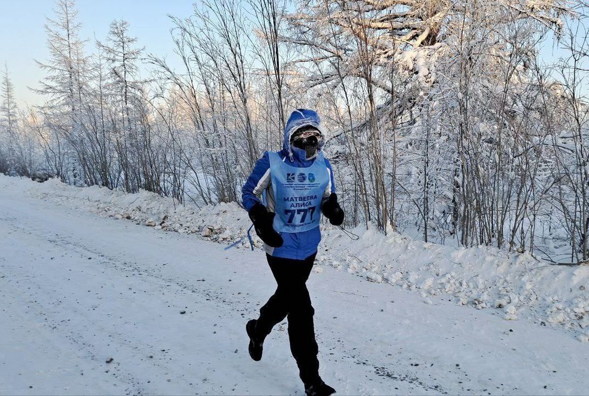 Imagini incredibile de la maratonul din Siberia, desfășurat la -52 de grade! „Tălpile termice m-au salvat”