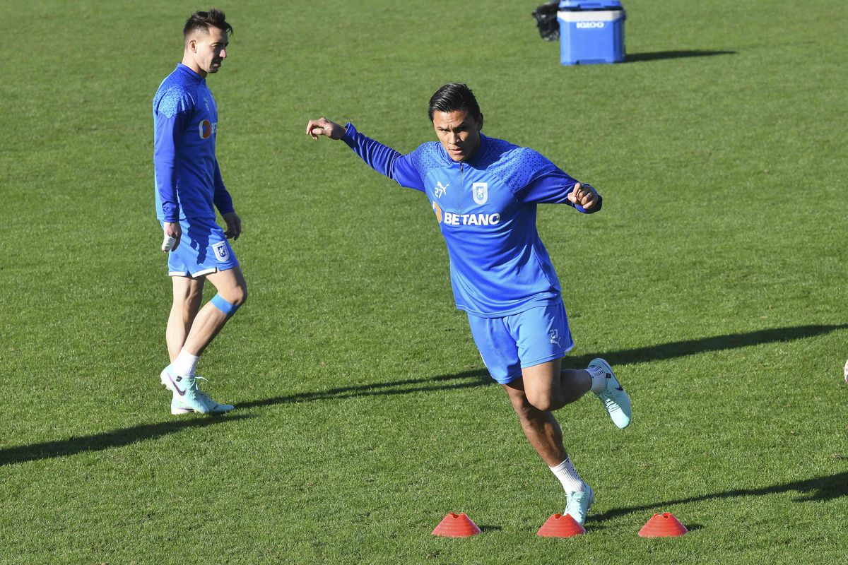 Jucătorul adus cu 650.000 de euro, cedat la schimb de Craiova în Superligă! + Oltenii își iau atacant