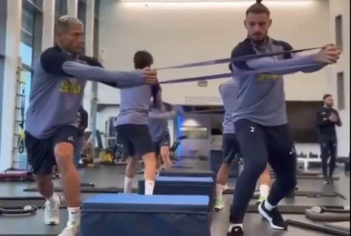 Detaliul remarcat de fanii lui Tottenham la primul antrenament al lui Drăgușin: „Râd de 5 minute”