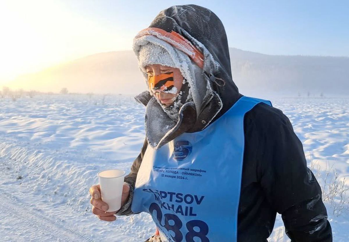 Imagini incredibile de la maratonul din Siberia, desfășurat la -52 de grade! „Tălpile termice m-au salvat”