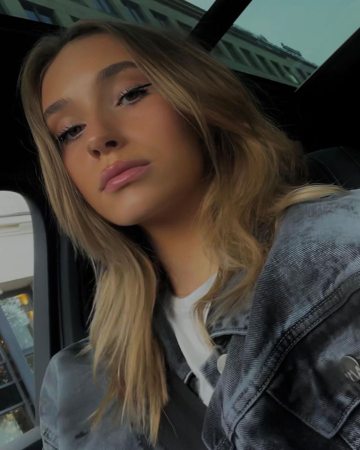 Iubita lui Drăgușin și-a făcut rapid prieteni la Londra » Ioana Stan, „game night” alături de soția unui coechipier