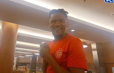 Hohote de râs în sala de mese la FCSB, când nou-veniții și-au primit „botezul”: „Eu am 19 ani” / „Băăi, mincinosule!”