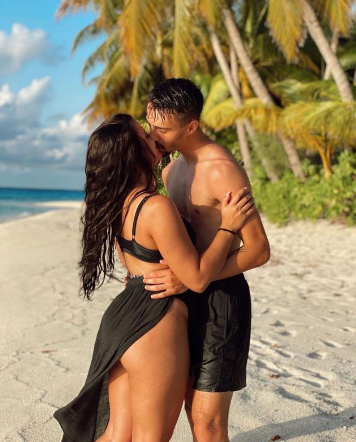 Englezii au catalogat drept „obscene” imaginile cu iubita fotbalistului din Premier League. Portughezii au contraatacat: „E sufletul lui pereche, în Anglia se vede altfel”