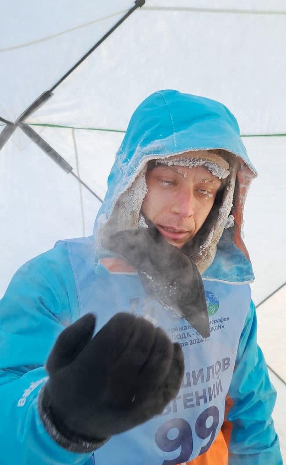 Imagini incredibile de la maratonul din Siberia, desfășurat la -52 de grade! „Tălpile termice m-au salvat”