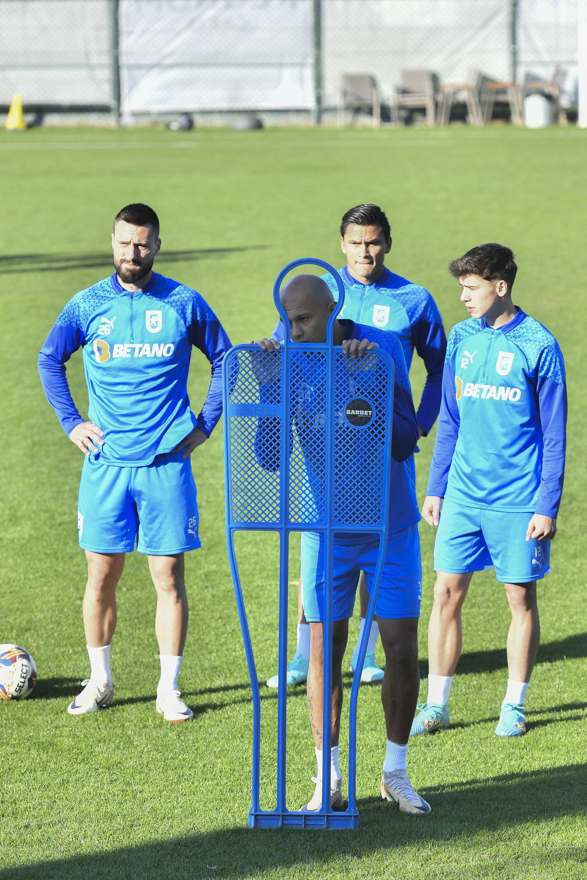 Jucătorul adus cu 650.000 de euro, cedat la schimb de Craiova în Superligă! + Oltenii își iau atacant