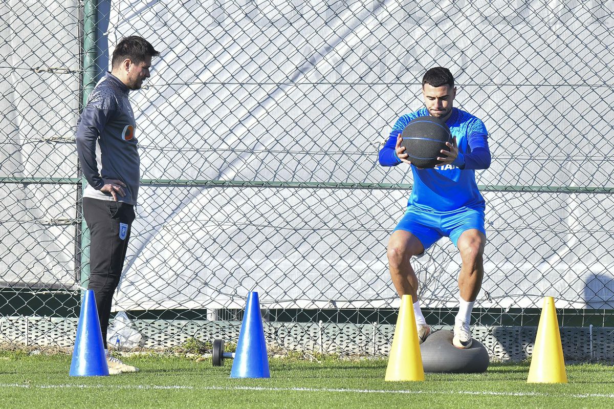 Jucătorul adus cu 650.000 de euro, cedat la schimb de Craiova în Superligă! + Oltenii își iau atacant