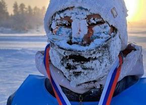 Imagini incredibile de la maratonul din Siberia, desfășurat la -52 de grade! „Tălpile termice m-au salvat”