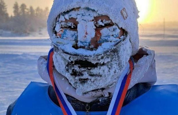 Imagini incredibile de la maratonul din Siberia, desfășurat la -52 de grade! „Tălpile termice m-au salvat”