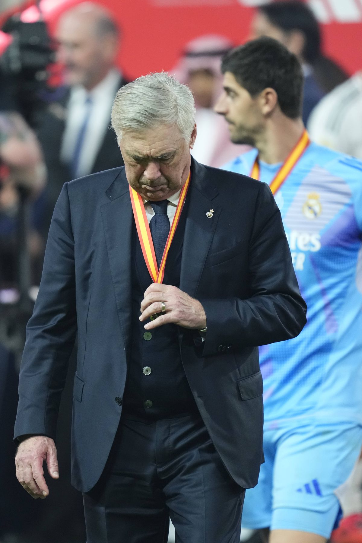 Cele mai tari imagini după El Clasico » Fotbalistul de la Barcelona care l-a făcut să râdă pe Florentino Perez + Discuție pe gazon cu Ancelotti