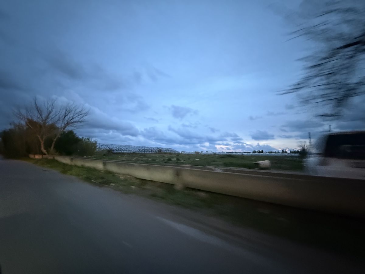 Printre gunoaie și sere abandonate » Cum arată locul unde s-a jucat ultimul amical al lui Dinamo din Turcia