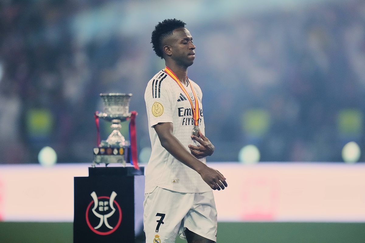 Cele mai tari imagini după El Clasico » Fotbalistul de la Barcelona care l-a făcut să râdă pe Florentino Perez + Discuție pe gazon cu Ancelotti