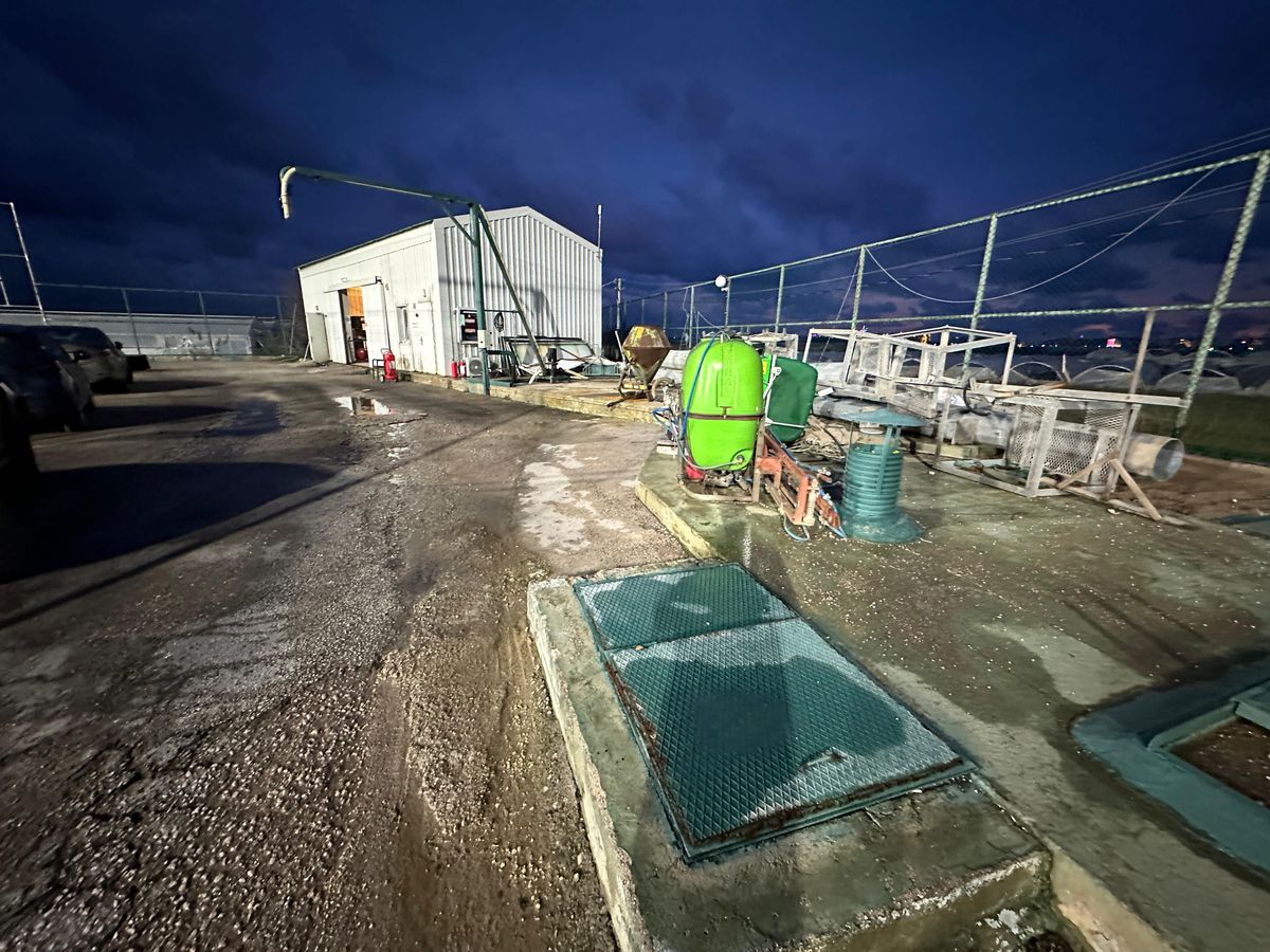 Printre gunoaie și sere abandonate » Cum arată locul unde s-a jucat ultimul amical al lui Dinamo din Turcia